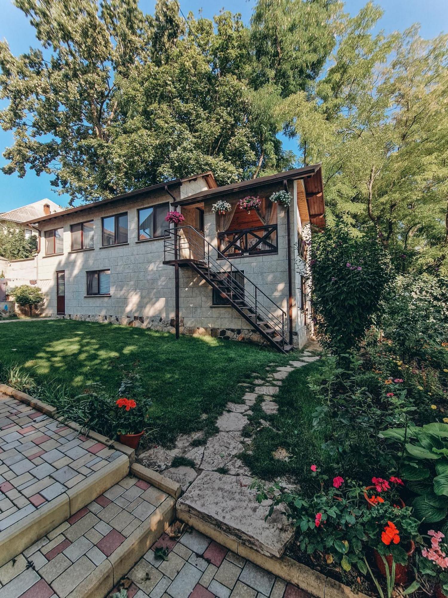 White Valley Entire Guest House Next To Forest Chisinau Exterior photo