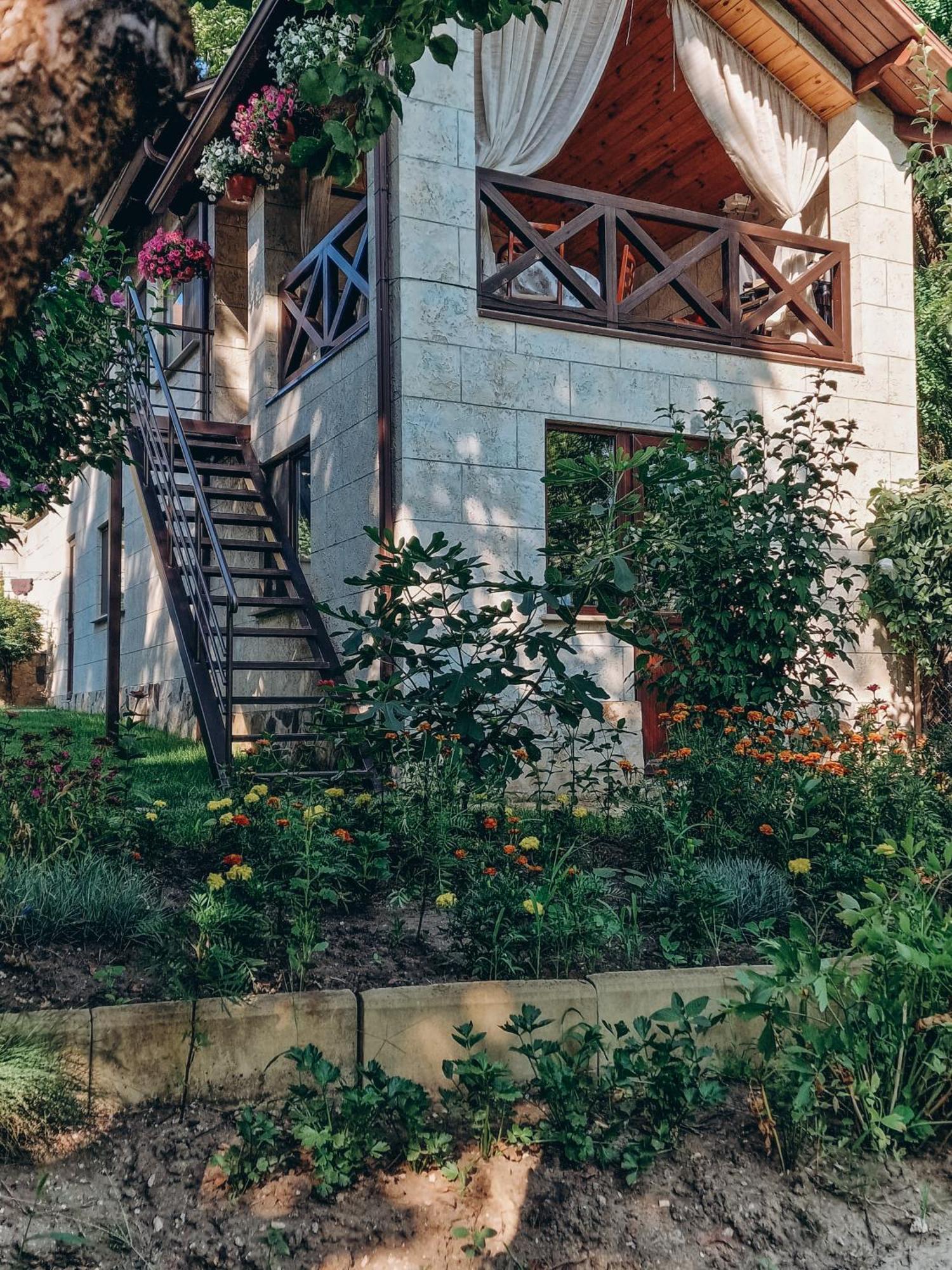 White Valley Entire Guest House Next To Forest Chisinau Exterior photo